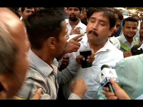 Maithili Mahasabha members create ruckus outside Kejriwal-Nitish programme