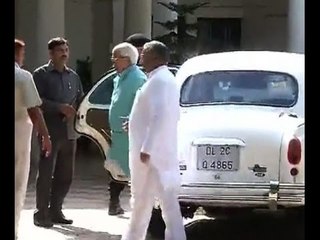 Lalu Prasad meets Mulayam at his home over allotment of  5 seats to SP in Bihar