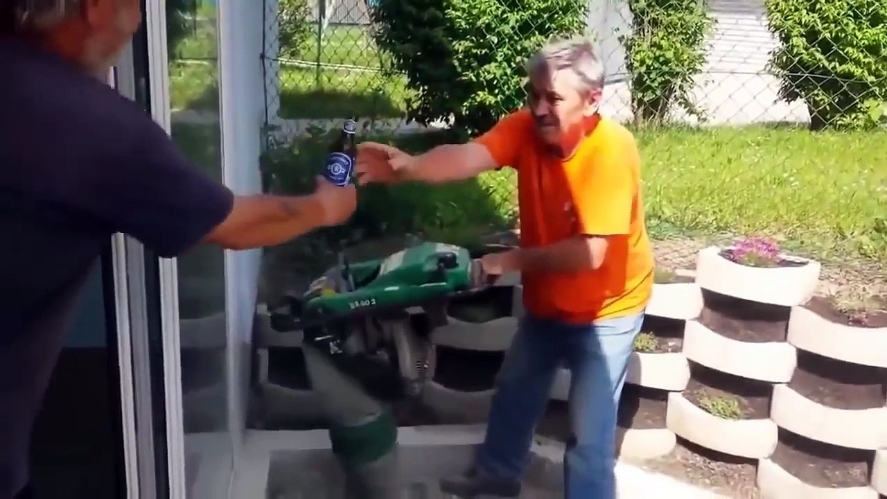 LE MEILLEUR ESSAYE DE NE PAS RIRE -!!