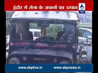 Télécharger la video: Indore: Army men vandalize police station after being stopped while drinking in prohibited