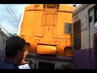 Mumbai local derails on Western suburban railway line, leaves traffic in disarray