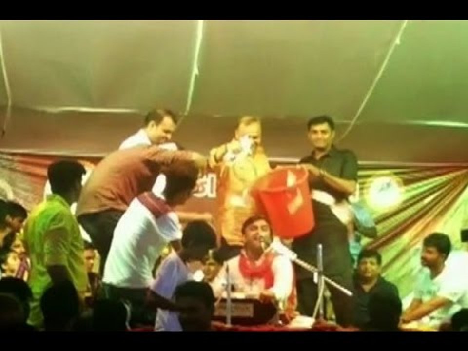Viral video: BJP leader Satish Patel from Vadod...