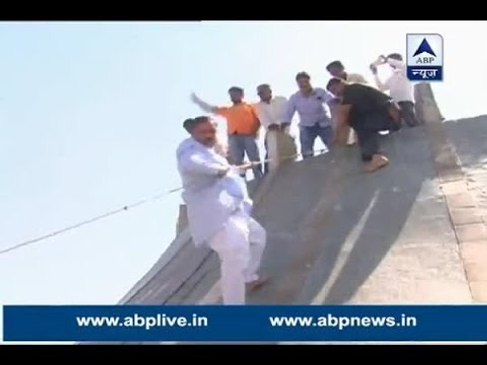 Watch Rajasthan's Social Justice Minister Arun Chaturvedi rock climb to pay homage to Gand