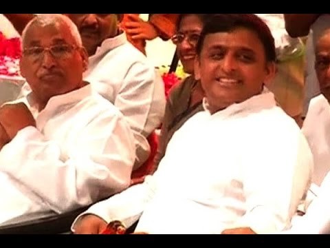 Huge Shuffle in Akhilesh's Cabinet: 8 ministers sacked, portfolios taken away from 9
