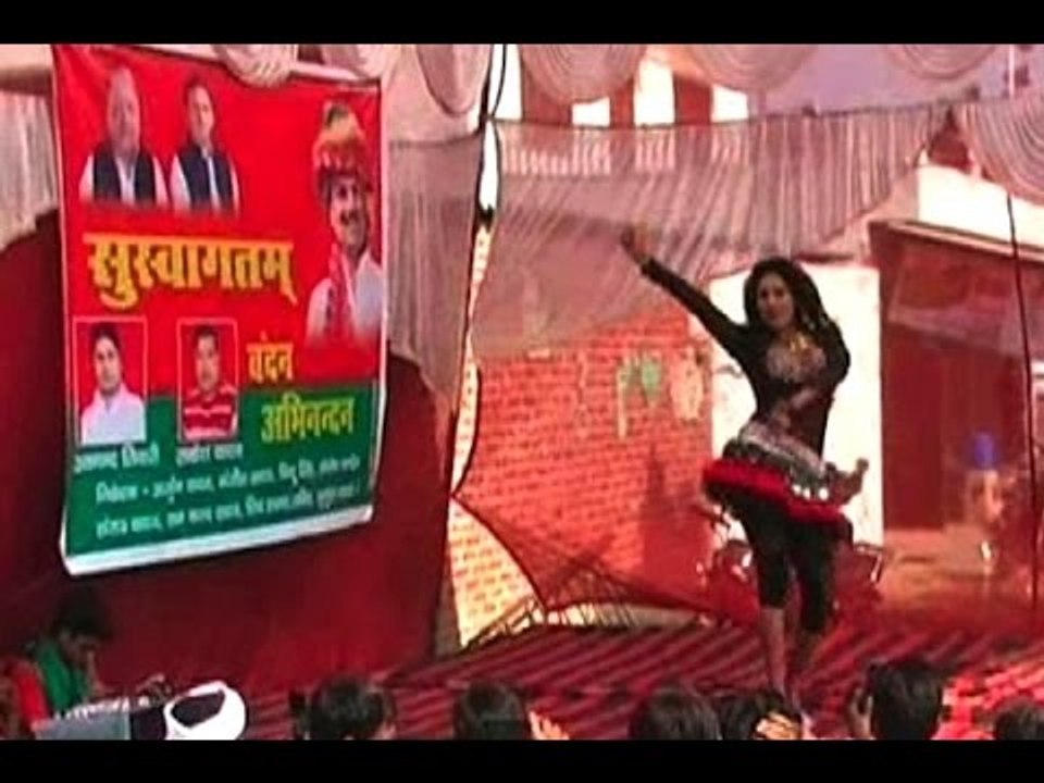 Bar Girls dance to welcome SP leader Tej Naraya...