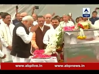 PM Modi pays homage to VHP leader Ashok Singhal
