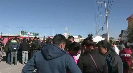 Ante la desesparación, familiares buscan a sus seres queridos en tragedia de Tultepec