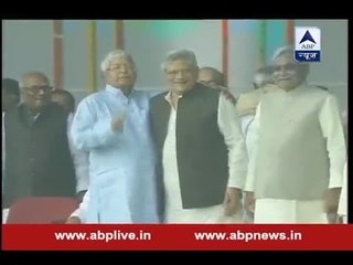 Nitish Kumar reaches Gandhi Maidan for oath-taking ceremony