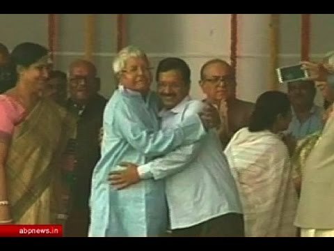 Irony: Arvind Kejriwal hugs Lalu Prasad Yadav, whom Delhi CM used to accuse of corruption