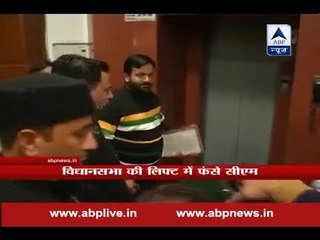 CM Akhilesh Yadav and his wife get stuck in State Assembly's elevator