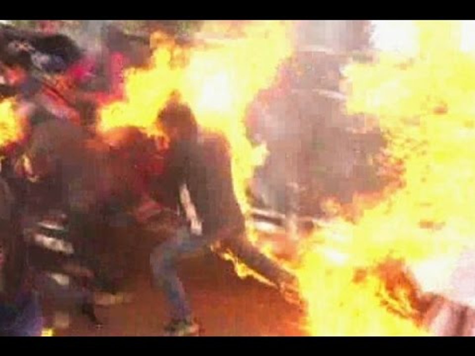 Shimla protest: Watch Congress workers' clothes catch fire while trying to burn PM Modi's effigy