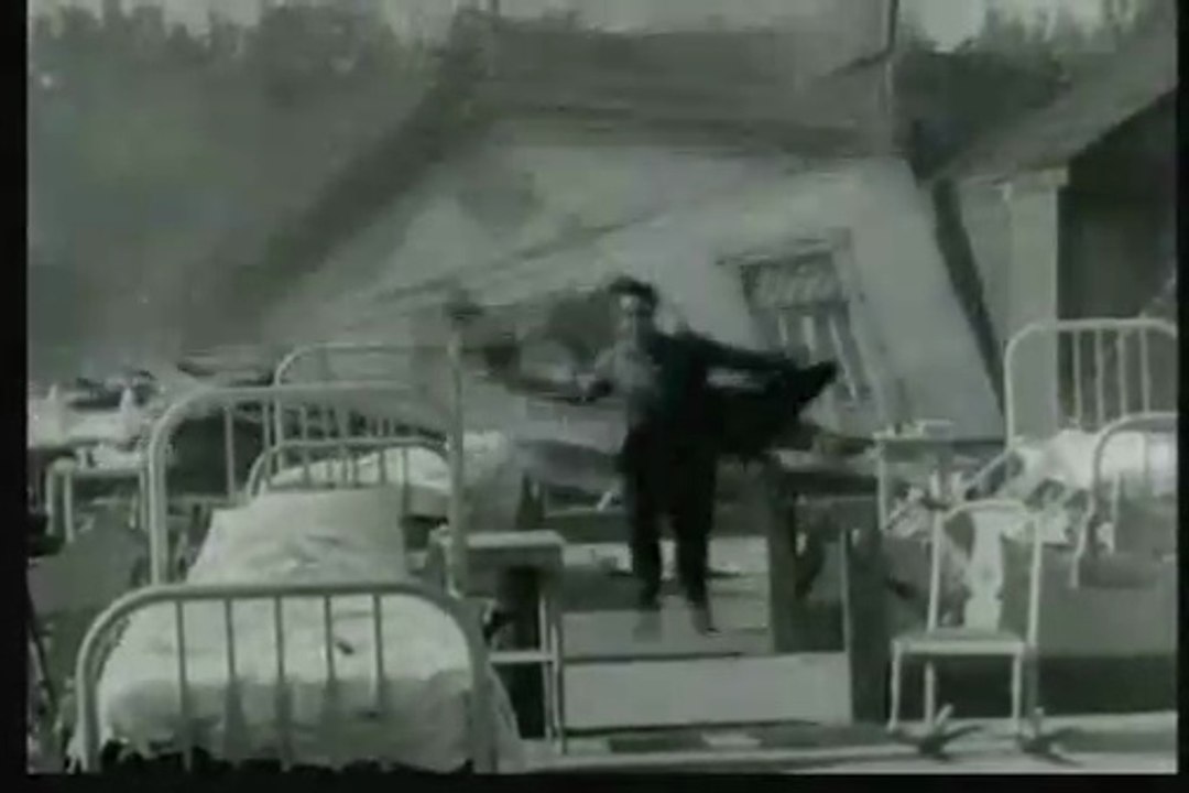 Buster Keaton - Steamboat Bill Junior - 1928