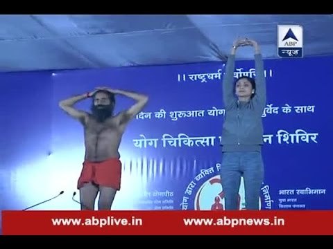Mumbai: Shilpa Shetty performs Yoga along with Baba Ramdev at five-day Yog Shivir