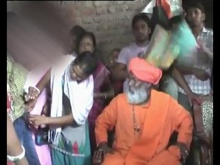 UP: Sakshi Maharaj asks girl to unbutton her jeans, video goes viral