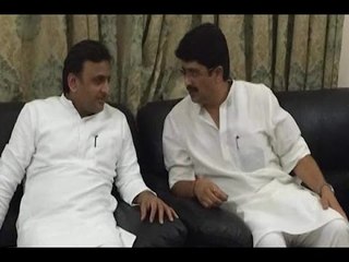 CM Akhilesh and Mulayam dine with 'unhappy' Raja Bhaiya