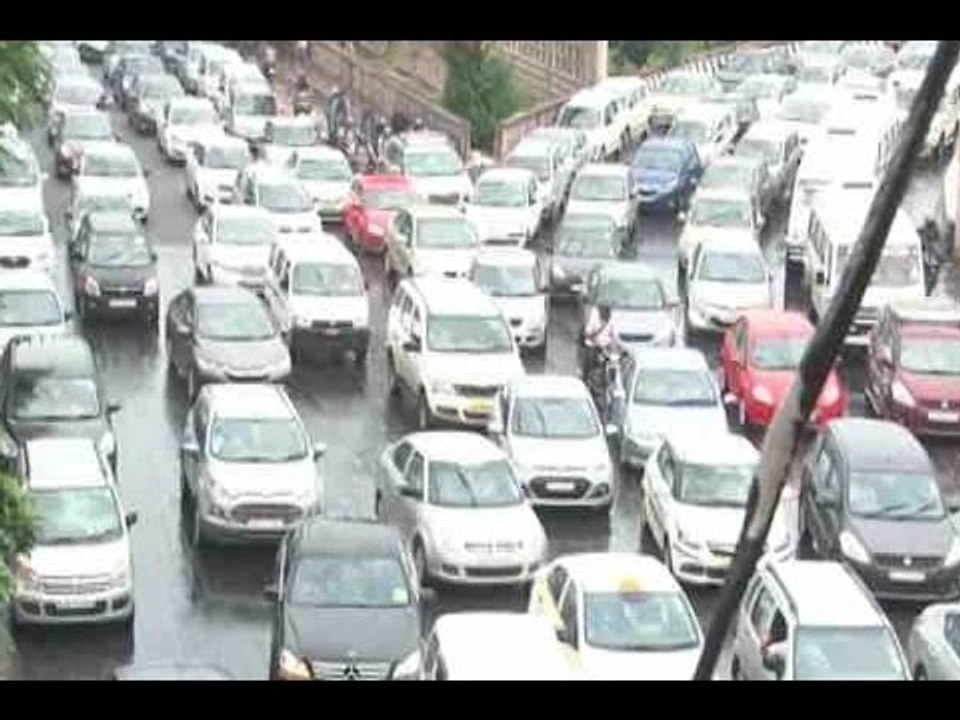 8-km-long traffic jam in Noida after heavy rains