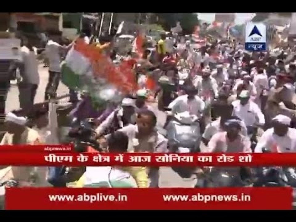 With roadshow in Varanasi, Sonia launches Congress poll campaign in UP