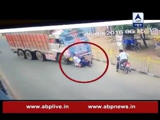Horrifying collision between a lorry and two bikes in Hyderabad