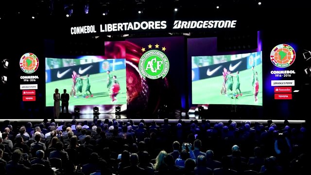 Dan homenaje a Chapecoense en sorteo de Copa Libertadores 2017