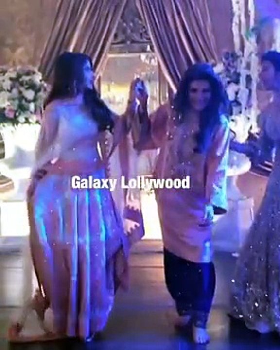 Sajal Ali And Resham Dancing On Farhan Urwa Wedding Reception In Lahore Video Dailymotion 