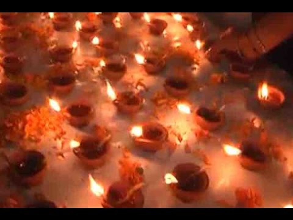 Ek Diya Desh Ke Naam: People from 70 cities lig...