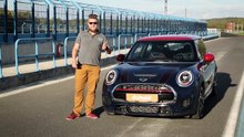 Volkswagen Golf GTI против MINI John Cooper Works_ Битва года