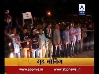 Fans gather around Shah Rukh Khan's bungalow Mannat to celebrate his birthday