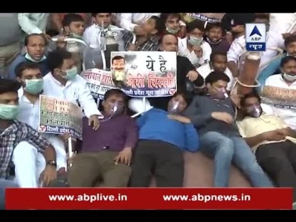 Smog in Delhi: Congress protests outside CM Arvind Kejriwal's house