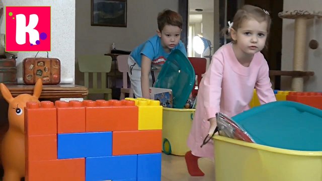 Выгребли ВСЕ новые игрушки из кладовки Катя и Макс нашли прикольные Кошечку и Динозавр и Мозги зомби на канале новое видео