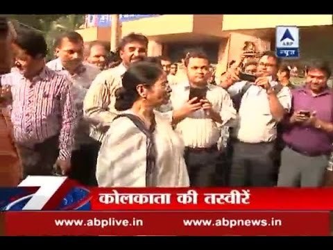Demonetisation: Mamata Banerjee meets people standing in queue outside ATM