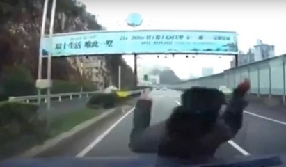 Feci kaza kamerada... Sürücünün freni işe yaramadı