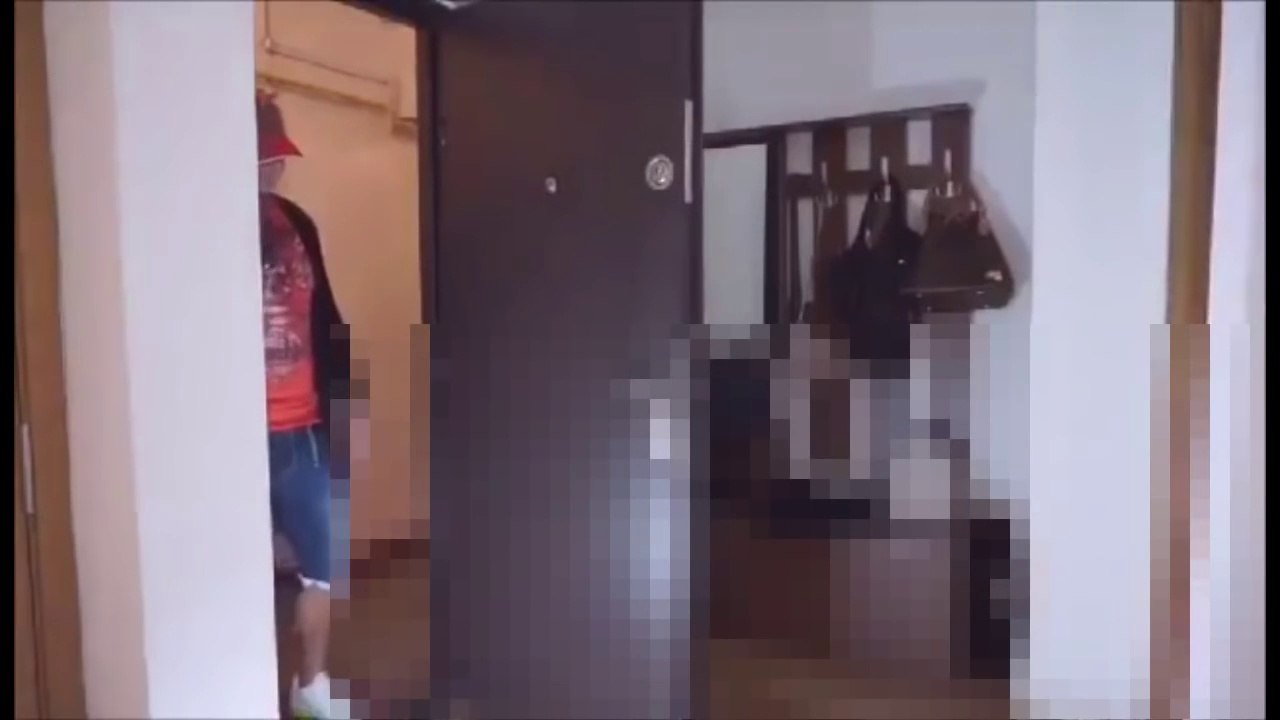 Pizzacıyı Kapıda Çıplak Karşıladı