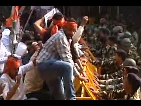 Demonetisation: Youth Congress breaks barricades to 'gherao' parliament