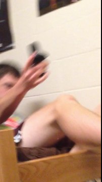 Quand tes potes te démontent ton lit à chaque fois par surprise