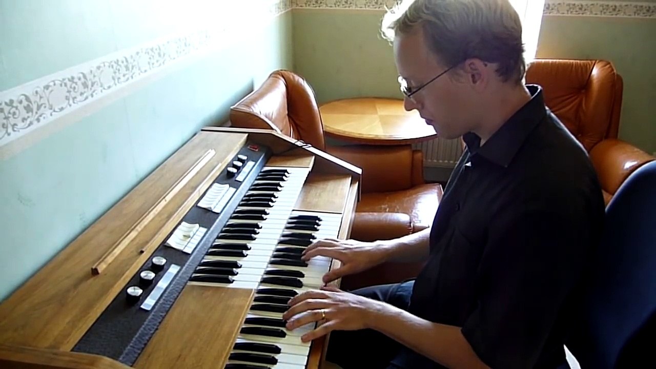 Piano fait pour jouer les musiques de jeux Game Boy uniquement ! - The Chipophone