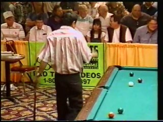 Ce joueur de Billard fait des coups impossibles !!