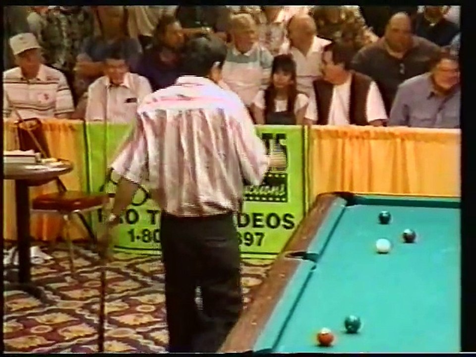 Ce joueur de Billard fait des coups impossibles !!