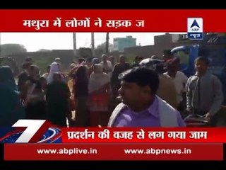 Demonetisation: Unavailability of money makes people protest on roads, cause jams in Mathu