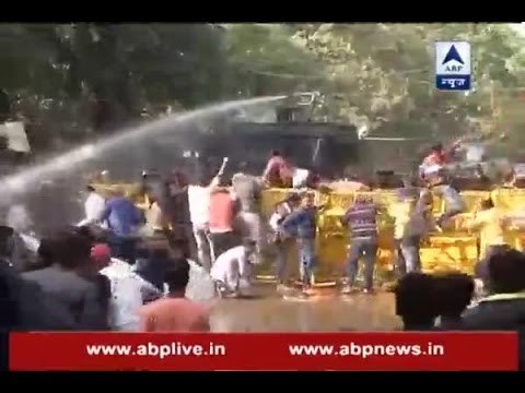 BJP protests outside Kejriwal's residence
