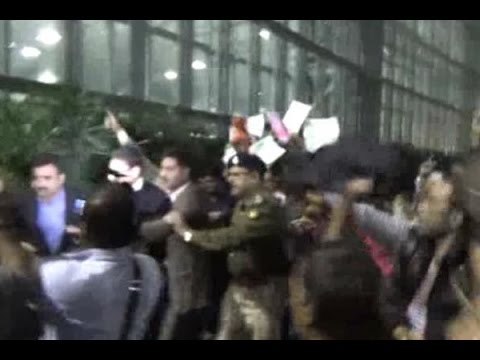 Congress workers show black flags to RBI Governor Urjit Patel as protest against demonetis