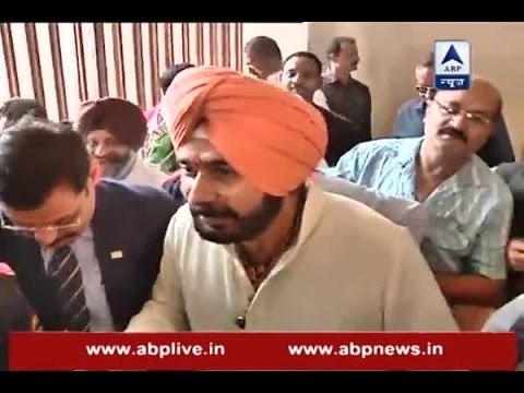 Navjot Singh Sidhu meets Rahul Gandhi