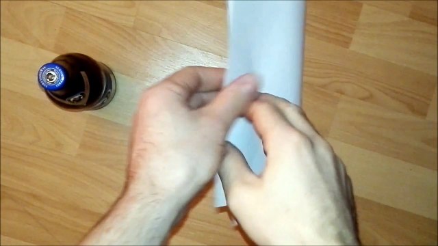 Ouvrir une bière avec une feuille de papier !