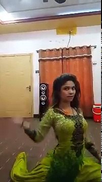 Local Pakistani Girl Dance On Lovely Ho Gai Aan