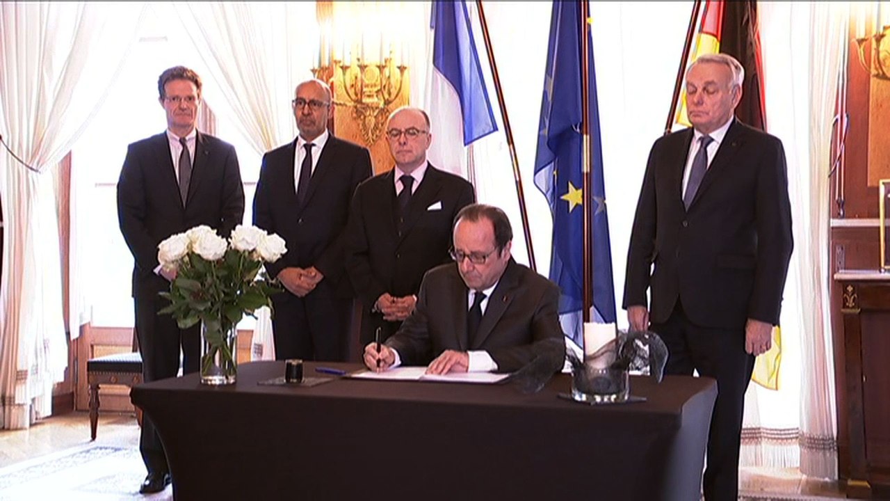 Attentat de Berlin: Hollande a signé le registre de condoléances