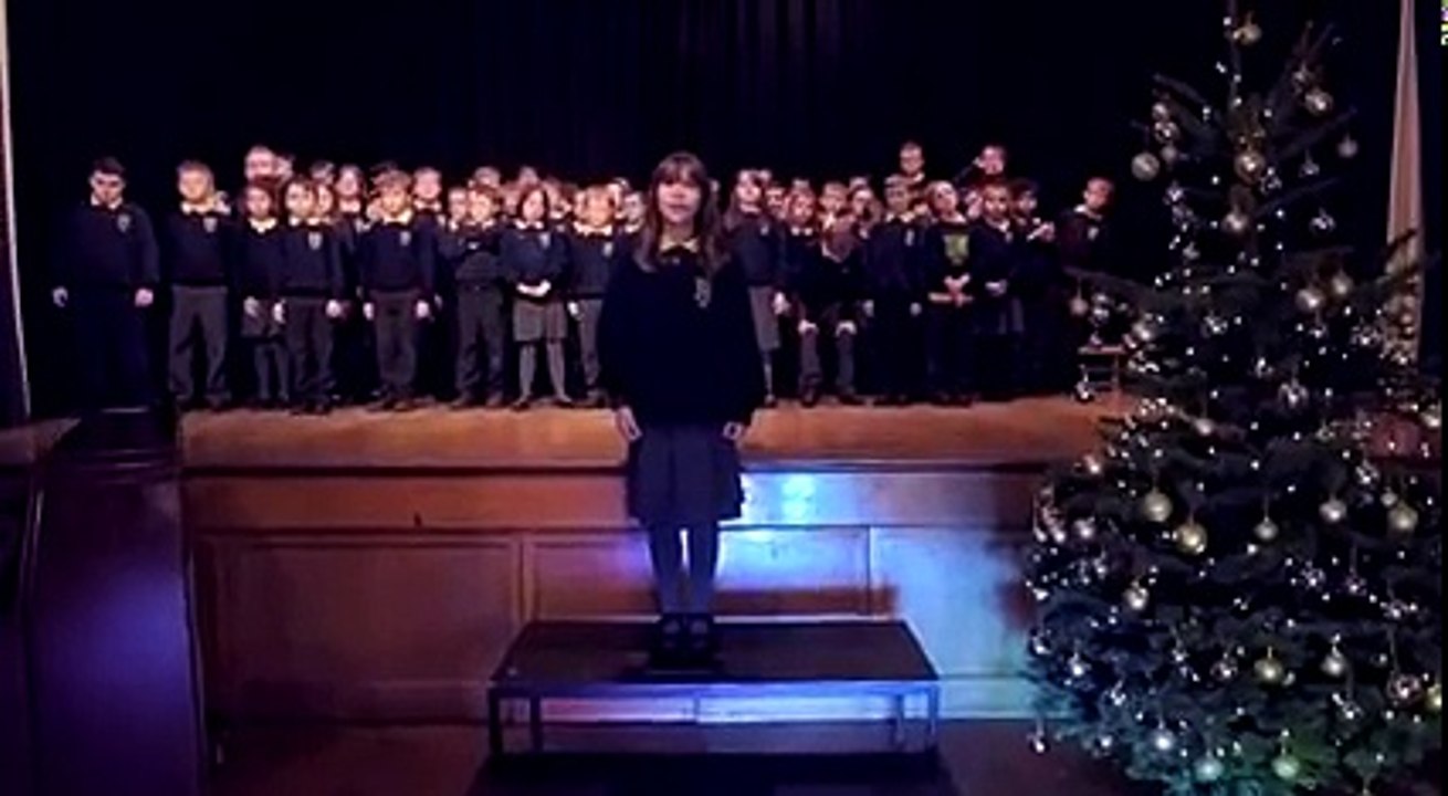 Autiste, elle reprend à merveille la chanson "Hallelujah"