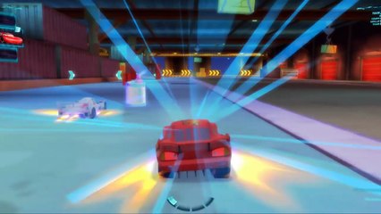 CARS 2 - Course de voitures avec Flash McQueen dans le jeu tiré du film CARS 2