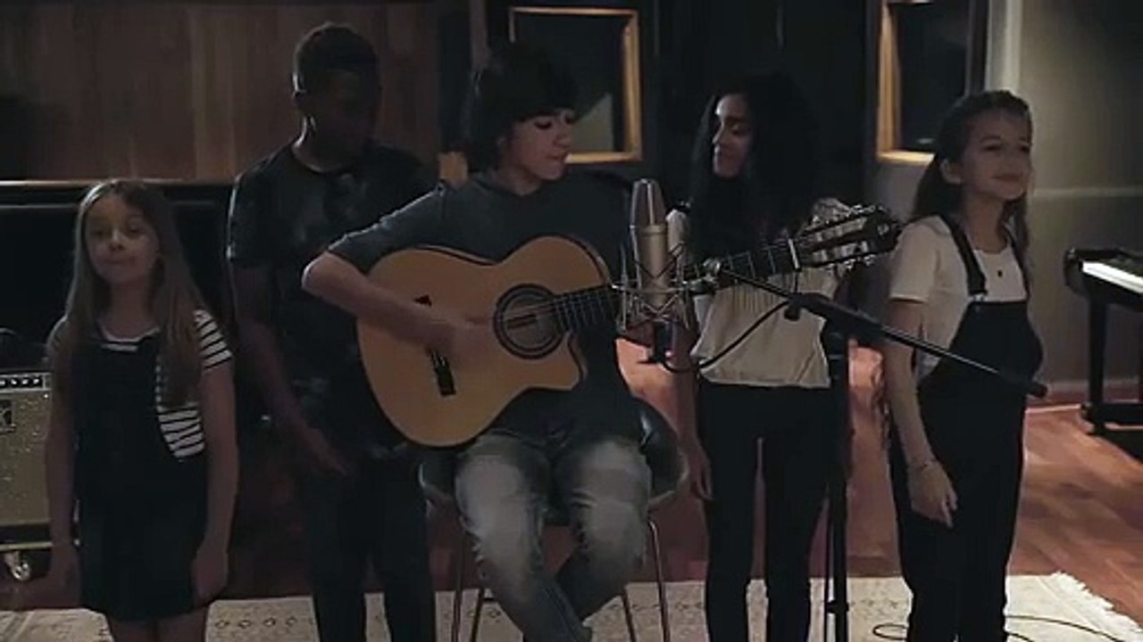 Kids United - La Camisa Negra (Acoustique - Officiel)