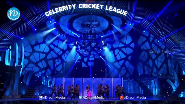 Shruti Hassan Sizzling Dance Performance at CCL Glam Nights