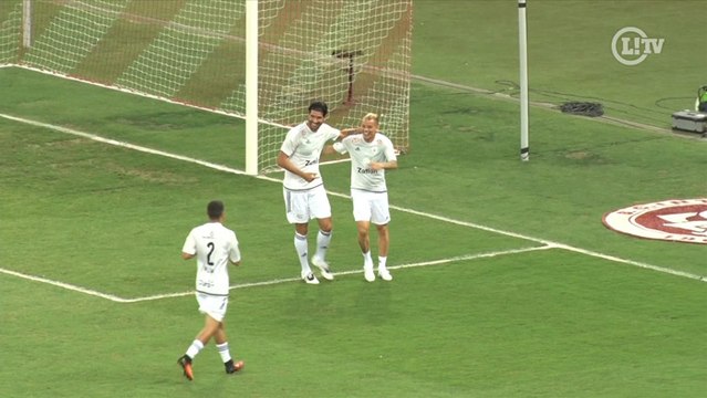 Jogo promovido por D'Alessandro tem hat-trick de Loco Abreu, gol de Cuca e belos lances