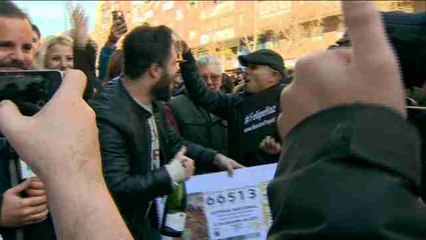 Alegría, nervios y lágrimas de los premiados en el sorteo de Navidad